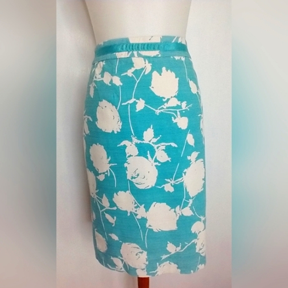 EGGSHELL BLUE AND WHITE FLORAL PENCIL SKIRT - Picture 1 of 6
